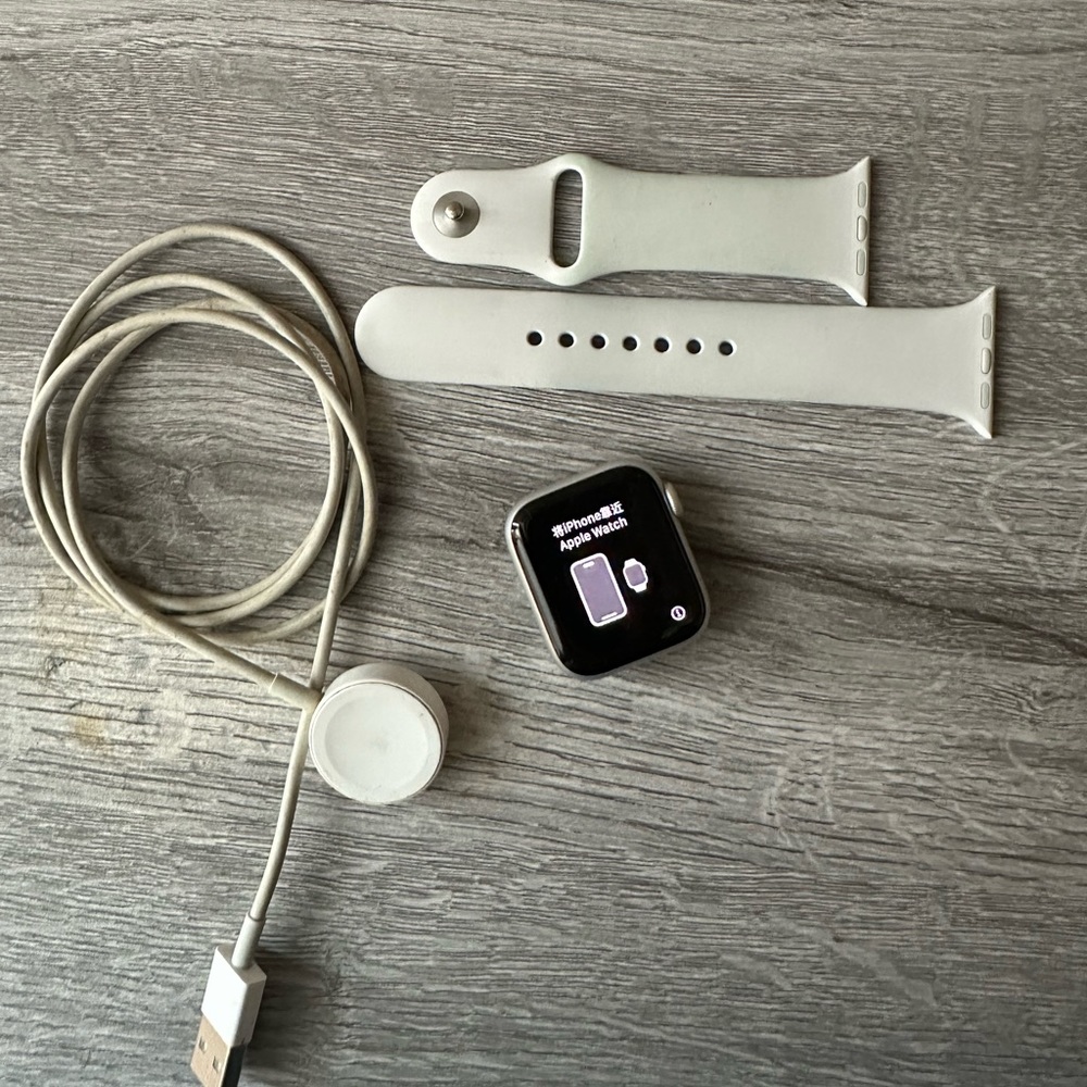 Apple series 6 gps 40 mm watch white